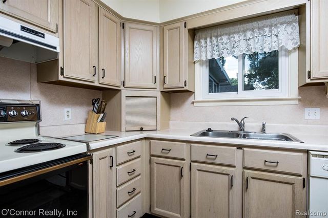 905 Virginia Avenue, Marysville, MI 48040