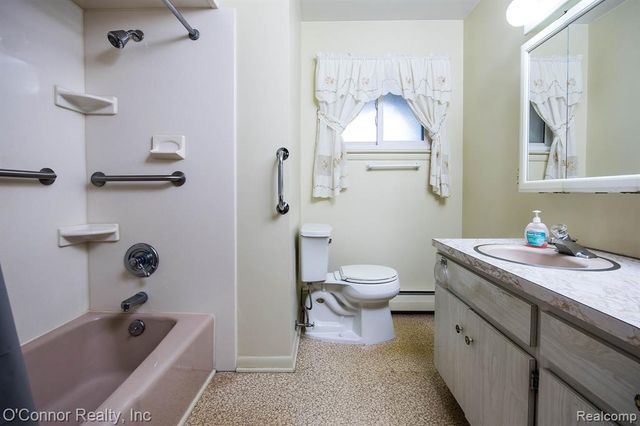 905 Virginia Avenue, Marysville, MI 48040
