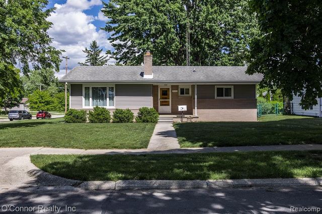 905 Virginia Avenue, Marysville, MI 48040