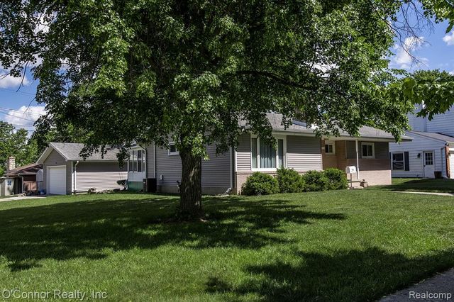 905 Virginia Avenue, Marysville, MI 48040