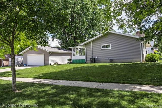 905 Virginia Avenue, Marysville, MI 48040