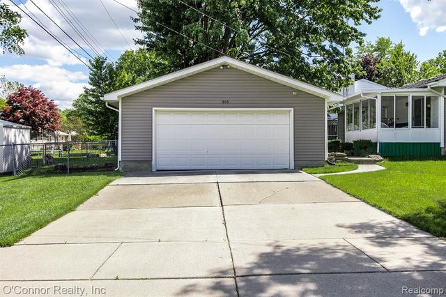 905 Virginia Avenue, Marysville, MI 48040