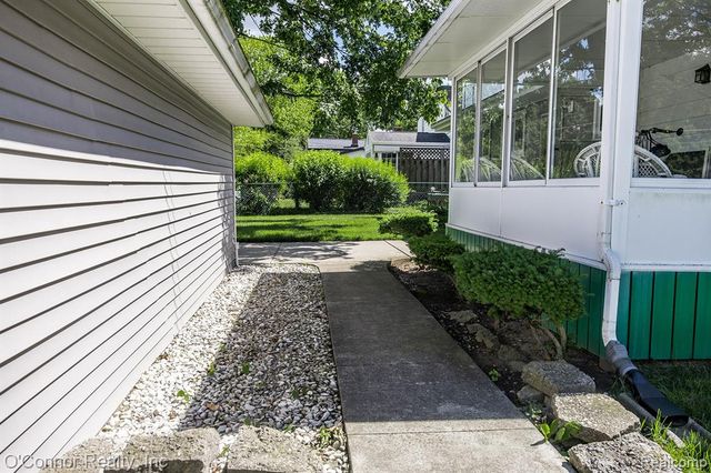 905 Virginia Avenue, Marysville, MI 48040