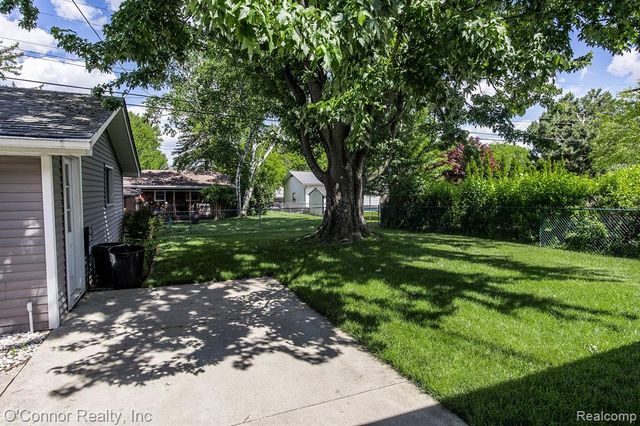 905 Virginia Avenue, Marysville, MI 48040