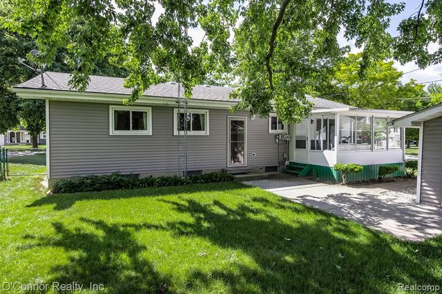 905 Virginia Avenue, Marysville, MI 48040
