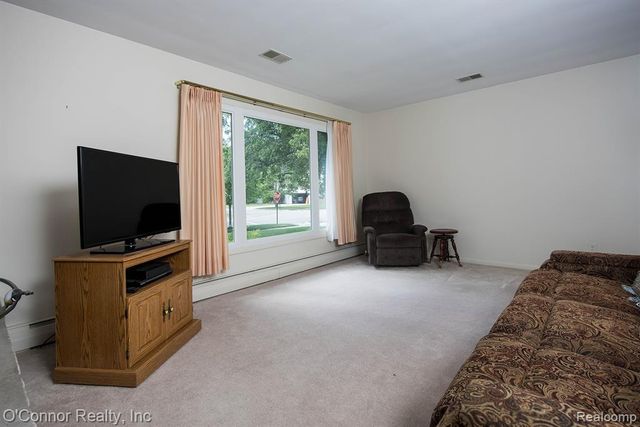 905 Virginia Avenue, Marysville, MI 48040