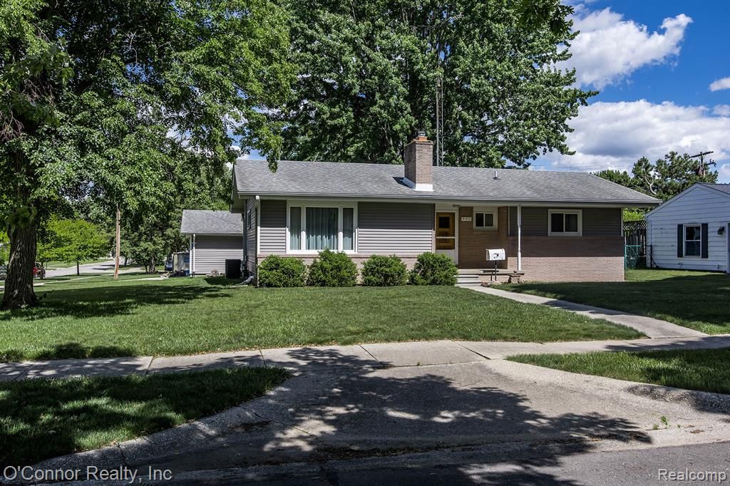 905 Virginia Avenue, Marysville, MI 48040