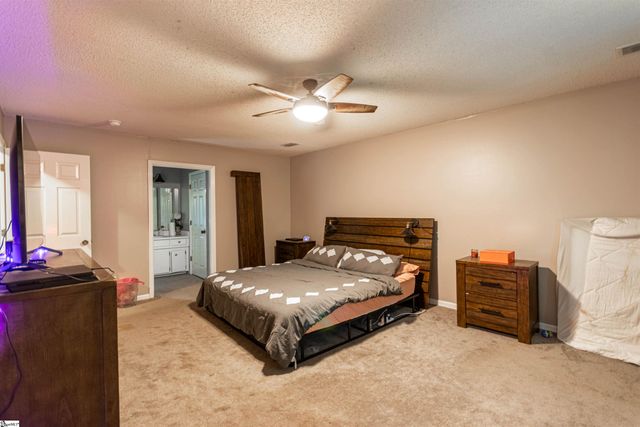 164 Chestnut Lake Drive, Inman, SC 29349