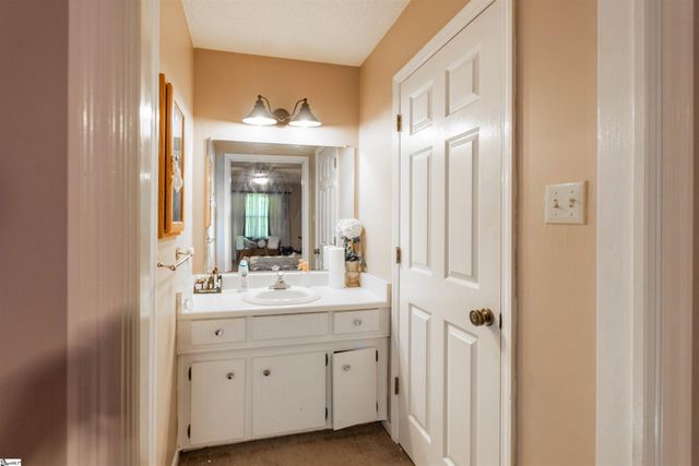 164 Chestnut Lake Drive, Inman, SC 29349