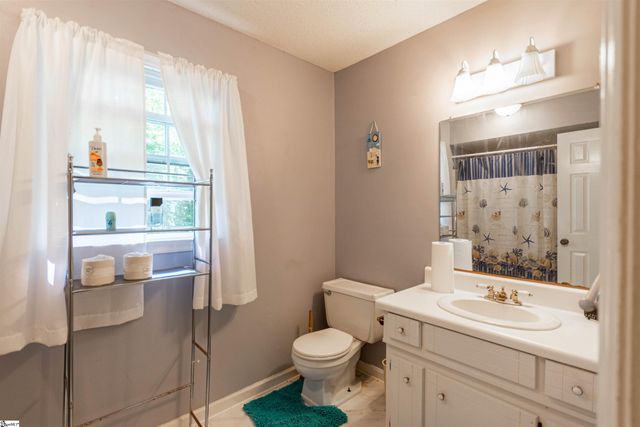 164 Chestnut Lake Drive, Inman, SC 29349