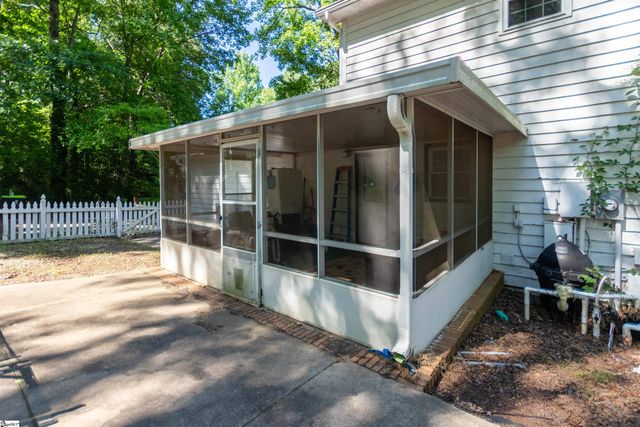 164 Chestnut Lake Drive, Inman, SC 29349