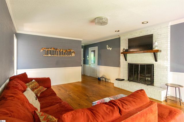 164 Chestnut Lake Drive, Inman, SC 29349