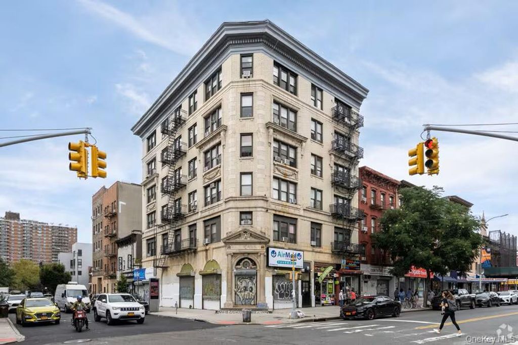 87 Graham Avenue, Brooklyn, NY 11206