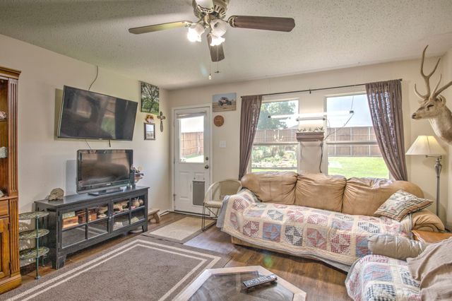 302 Quail Crossing Drive, Sanger, TX 76266