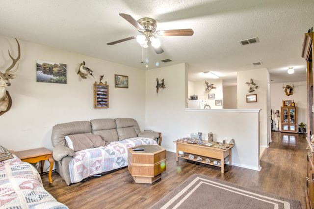 302 Quail Crossing Drive, Sanger, TX 76266