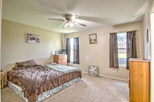 302 Quail Crossing Drive, Sanger, TX 76266