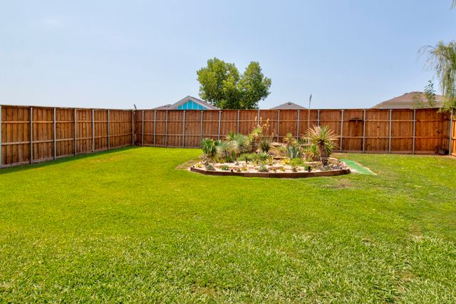 302 Quail Crossing Drive, Sanger, TX 76266
