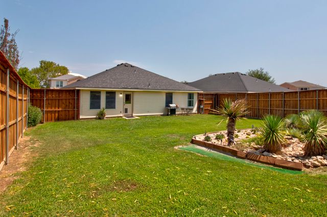 302 Quail Crossing Drive, Sanger, TX 76266