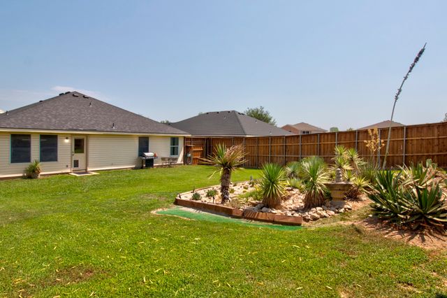 302 Quail Crossing Drive, Sanger, TX 76266