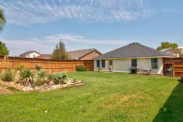 302 Quail Crossing Drive, Sanger, TX 76266