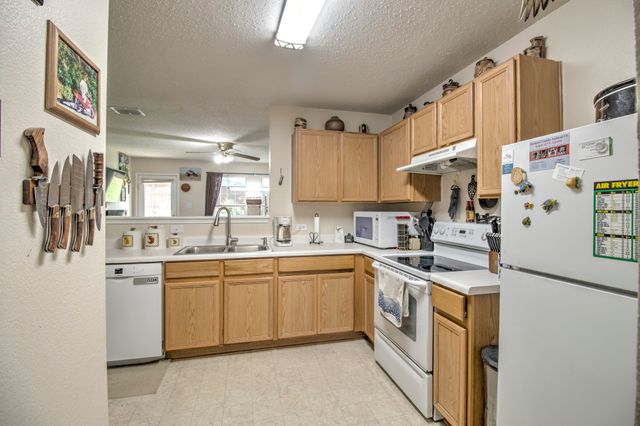 302 Quail Crossing Drive, Sanger, TX 76266