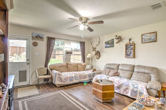 302 Quail Crossing Drive, Sanger, TX 76266