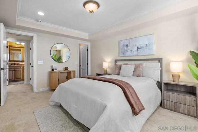 7411 Herschel 3F, La Jolla, CA 92037
