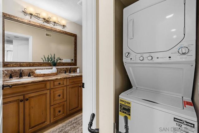 7411 Herschel 3F, La Jolla, CA 92037