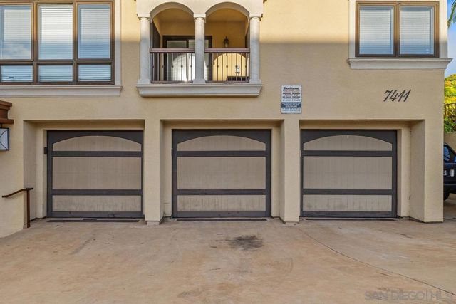 7411 Herschel 3F, La Jolla, CA 92037
