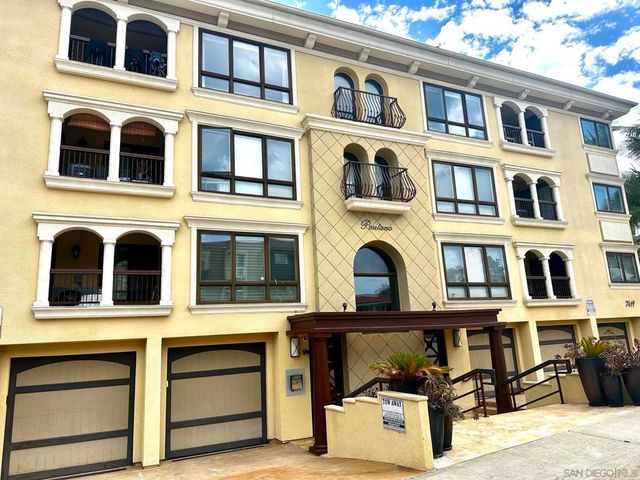 7411 Herschel 3F, La Jolla, CA 92037