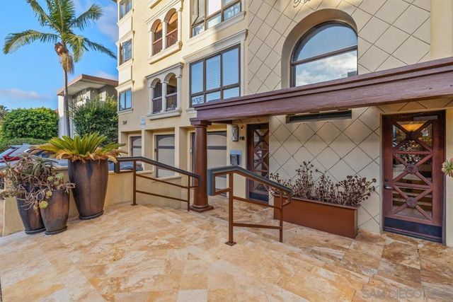 7411 Herschel 3F, La Jolla, CA 92037