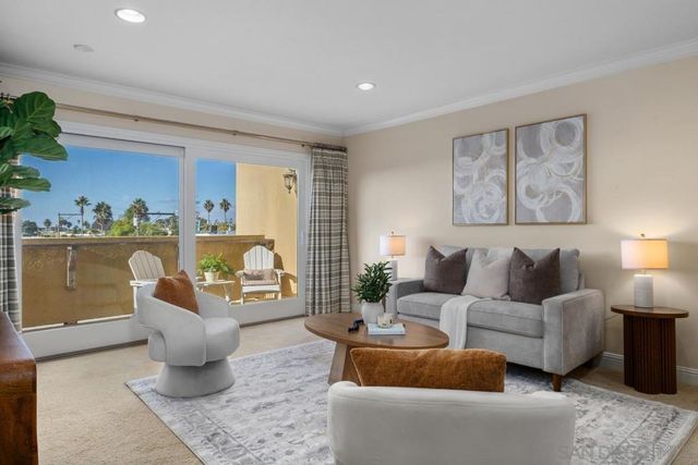 7411 Herschel 3F, La Jolla, CA 92037