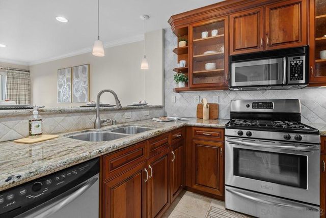 7411 Herschel 3F, La Jolla, CA 92037