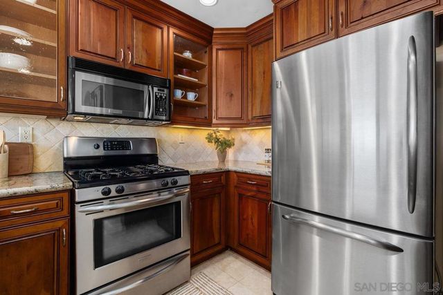 7411 Herschel 3F, La Jolla, CA 92037