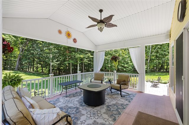 550 West Creek Drive, Webster, NY 14580