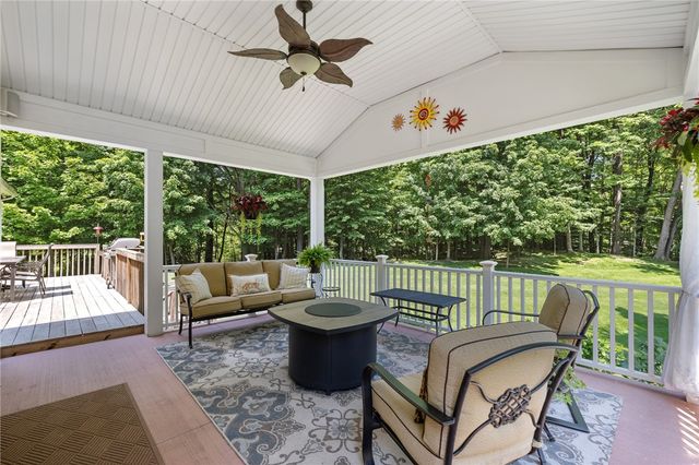 550 West Creek Drive, Webster, NY 14580