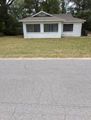 522 Jones, Columbia, MS 39429