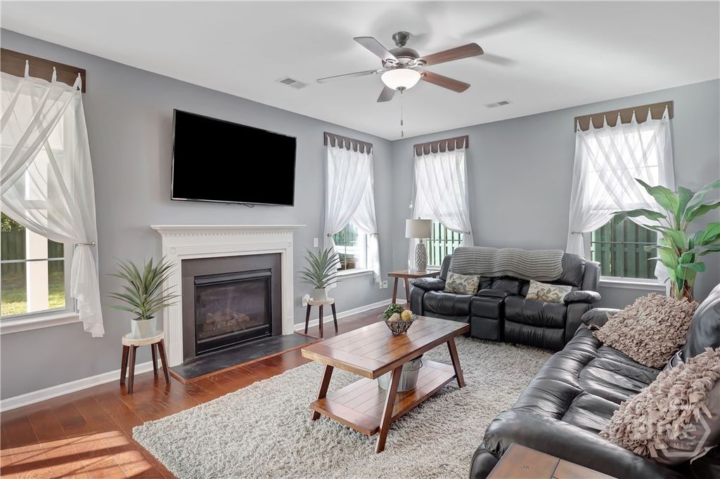 Image 19 of property listing at 821 Garden Hills Loop, Richmond Hill, GA 31324