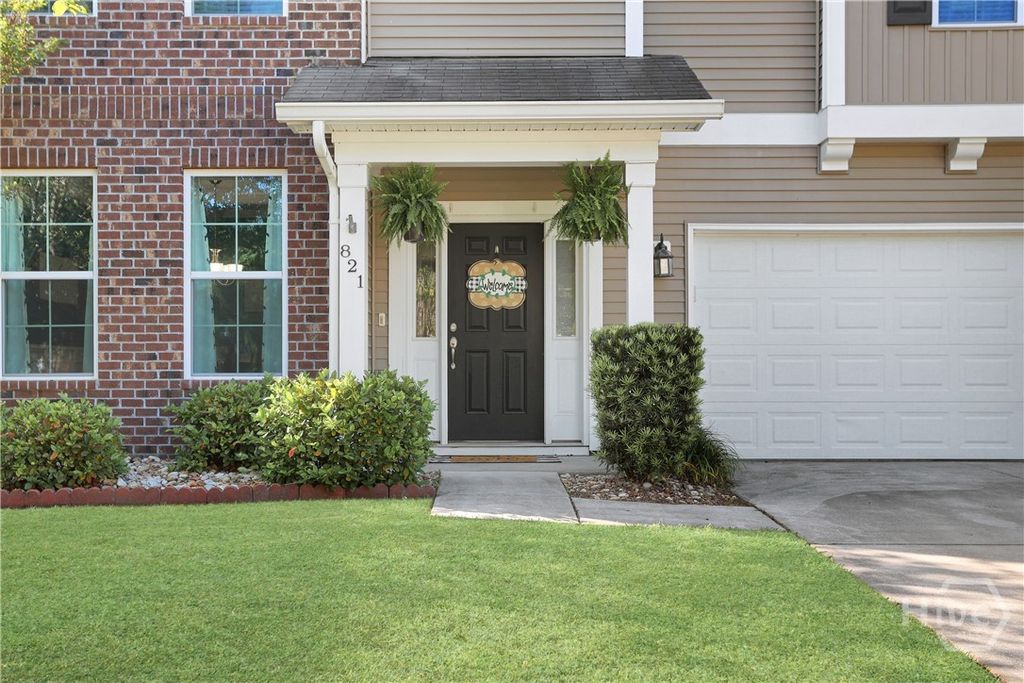 Image 4 of property listing at 821 Garden Hills Loop, Richmond Hill, GA 31324