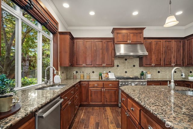 2098 211th Place SE, Sammamish, WA 98075