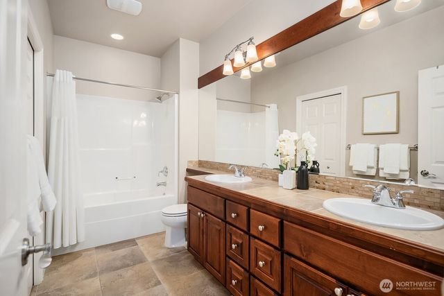 2098 211th Place SE, Sammamish, WA 98075