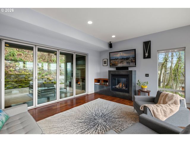 6515 S CORBETT Ave, Portland, OR 97239