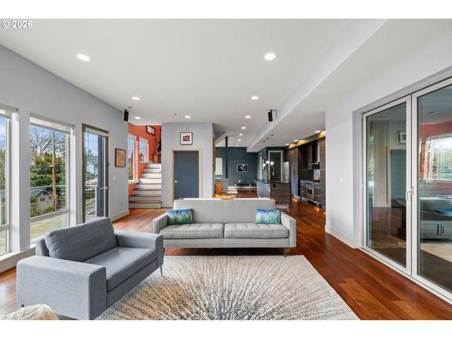 6515 S CORBETT Ave, Portland, OR 97239