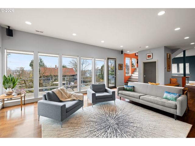 6515 S CORBETT Ave, Portland, OR 97239