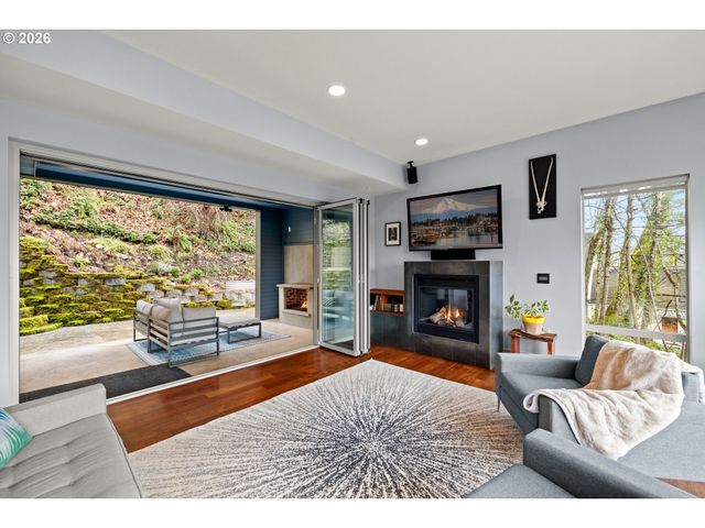 6515 S CORBETT Ave, Portland, OR 97239