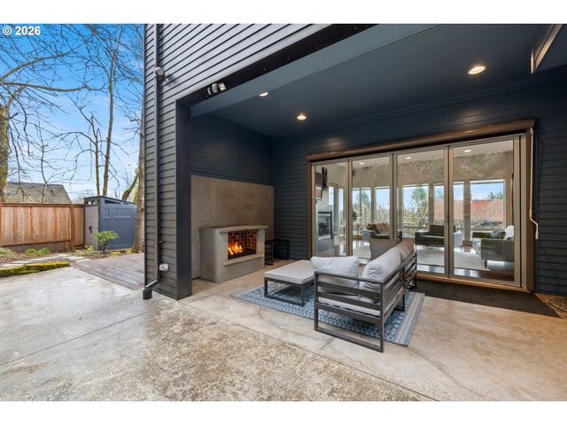 6515 S CORBETT Ave, Portland, OR 97239