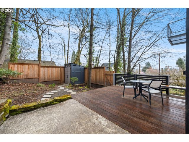 6515 S CORBETT Ave, Portland, OR 97239