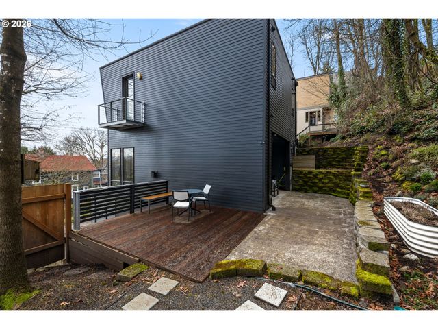 6515 S CORBETT Ave, Portland, OR 97239