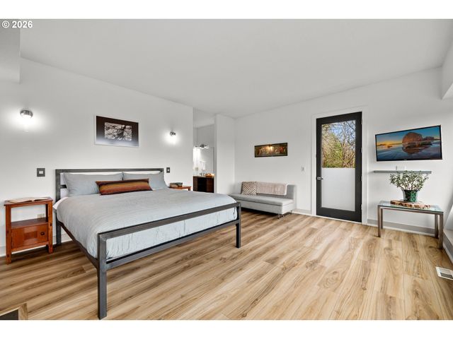 6515 S CORBETT Ave, Portland, OR 97239