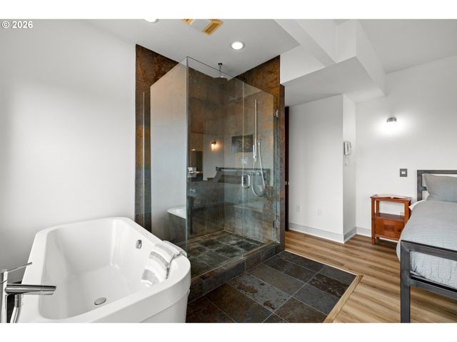 6515 S CORBETT Ave, Portland, OR 97239